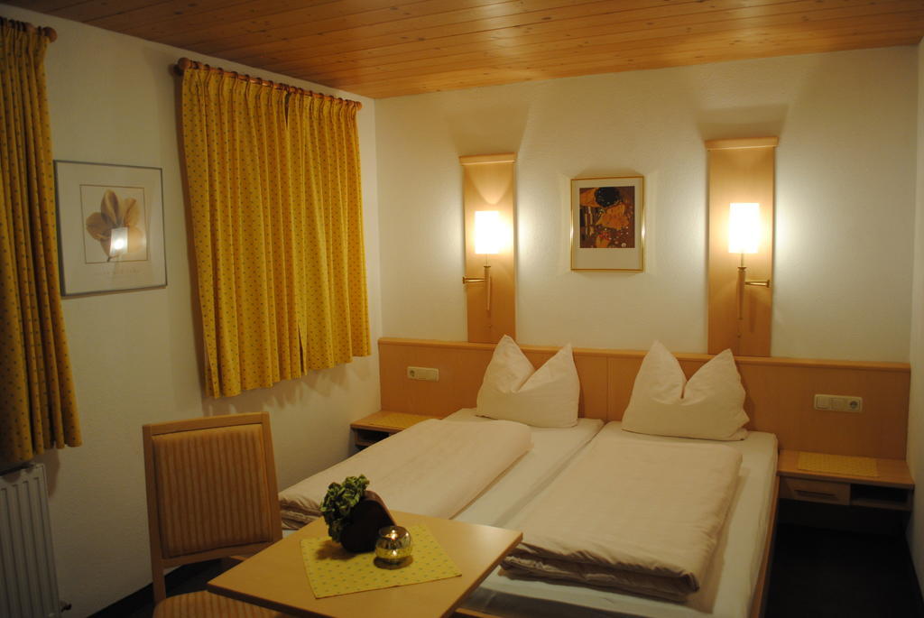 Haus Untergand Lägenhet Sankt Anton am Arlberg Rum bild