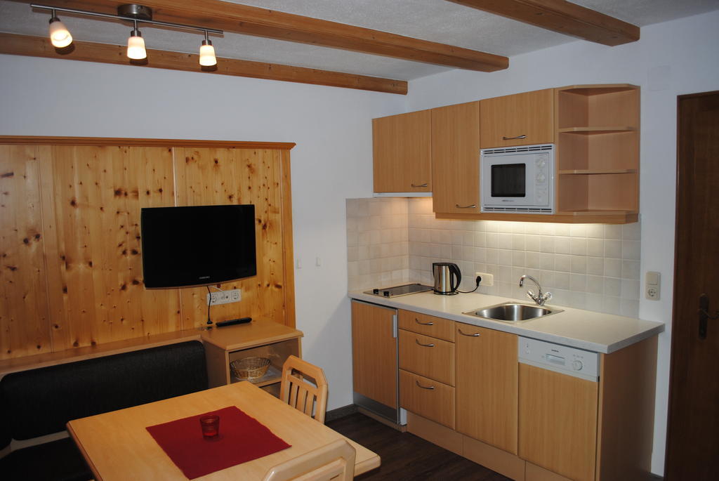 Haus Untergand Lägenhet Sankt Anton am Arlberg Rum bild