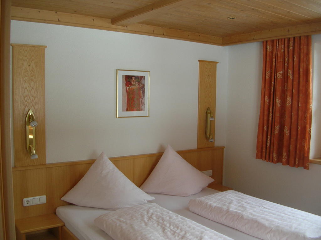 Haus Untergand Lägenhet Sankt Anton am Arlberg Rum bild
